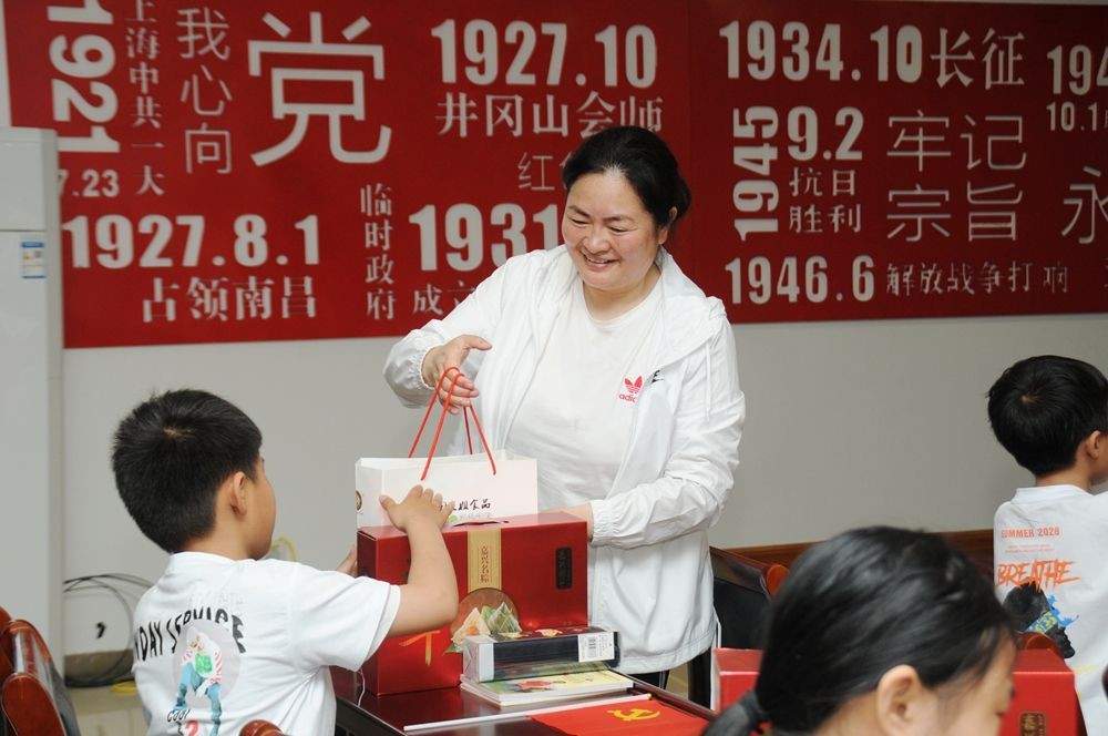 公司联合泗阳县阳光爱心协会举办“童心向党·共享阳光”庆祝建党百年、欢度“六一”主题活动